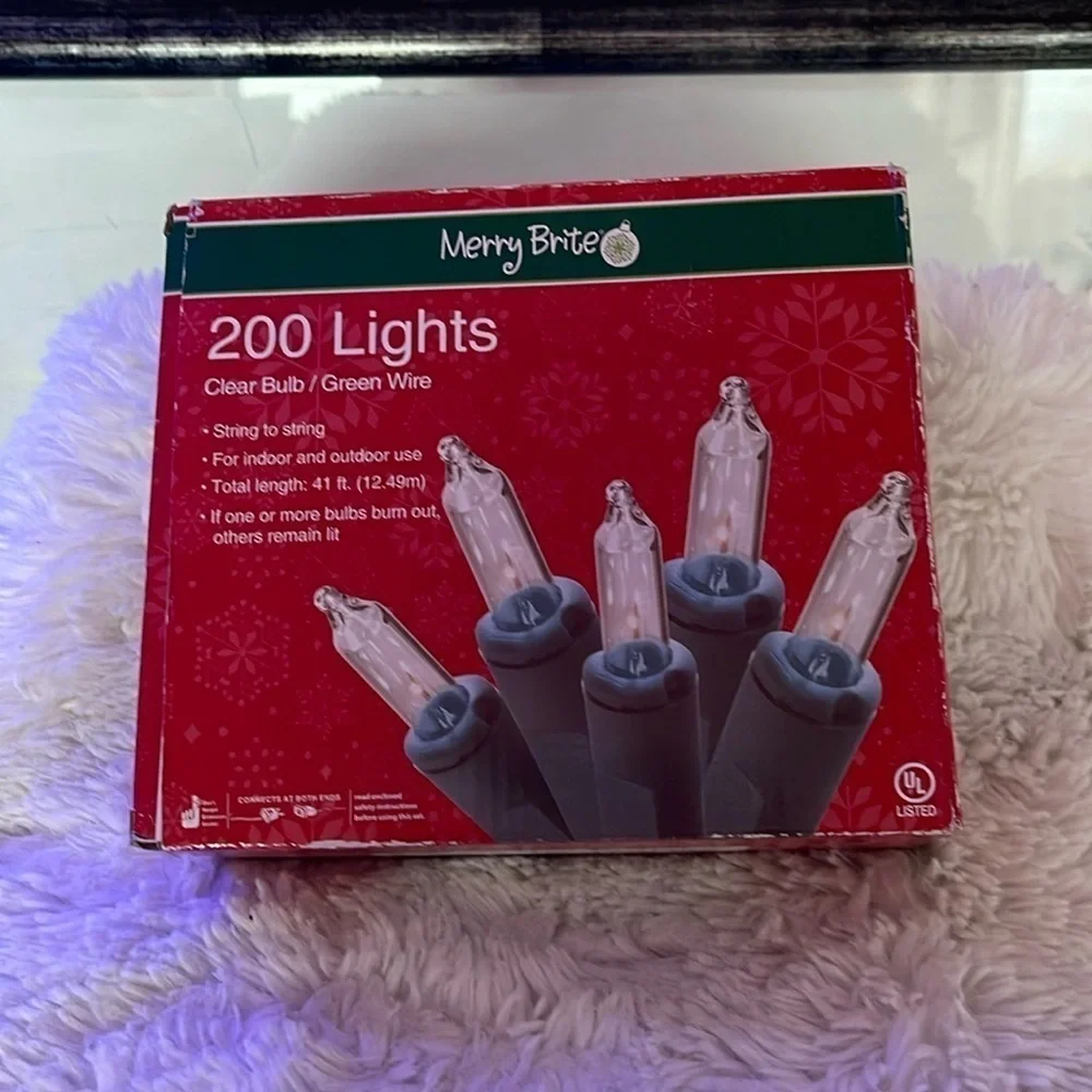 200 clear Xmas light on a string used once but never used ever again .